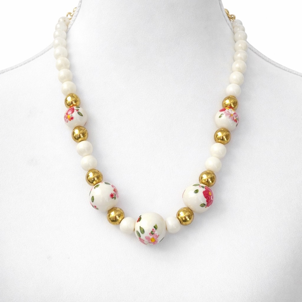 Vintage‎ Hand Painted Floral Acrylic Beaded Necklace White & Gold Cottagecore